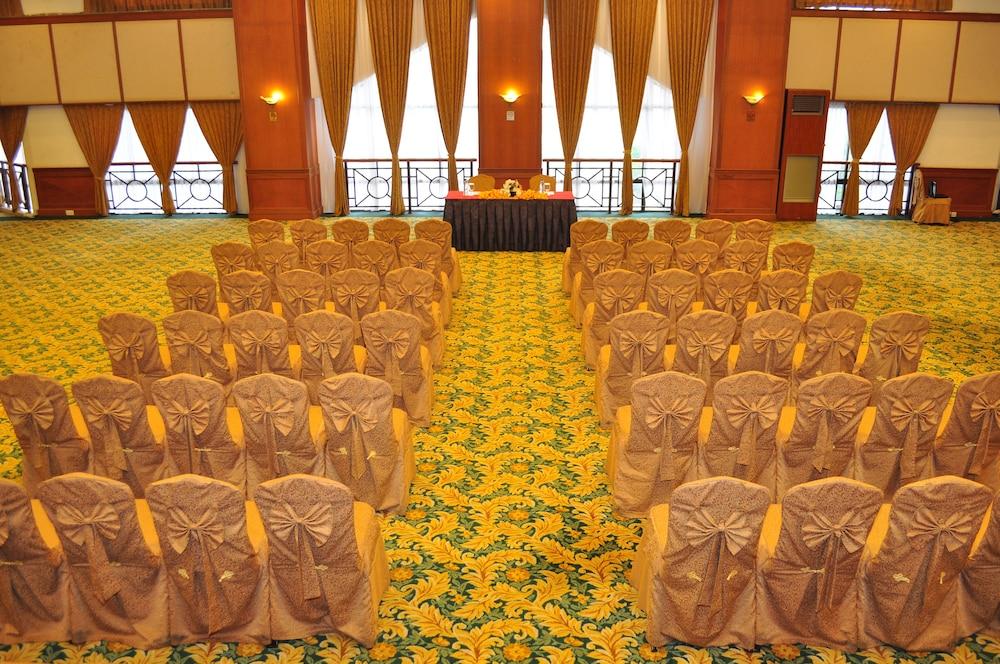 Mulia Hotel Bandar Seri Begawan Exterior photo