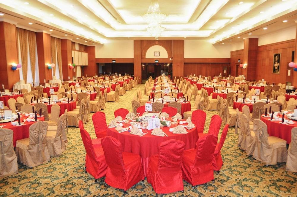 Mulia Hotel Bandar Seri Begawan Exterior photo