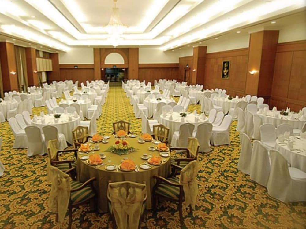 Mulia Hotel Bandar Seri Begawan Exterior photo