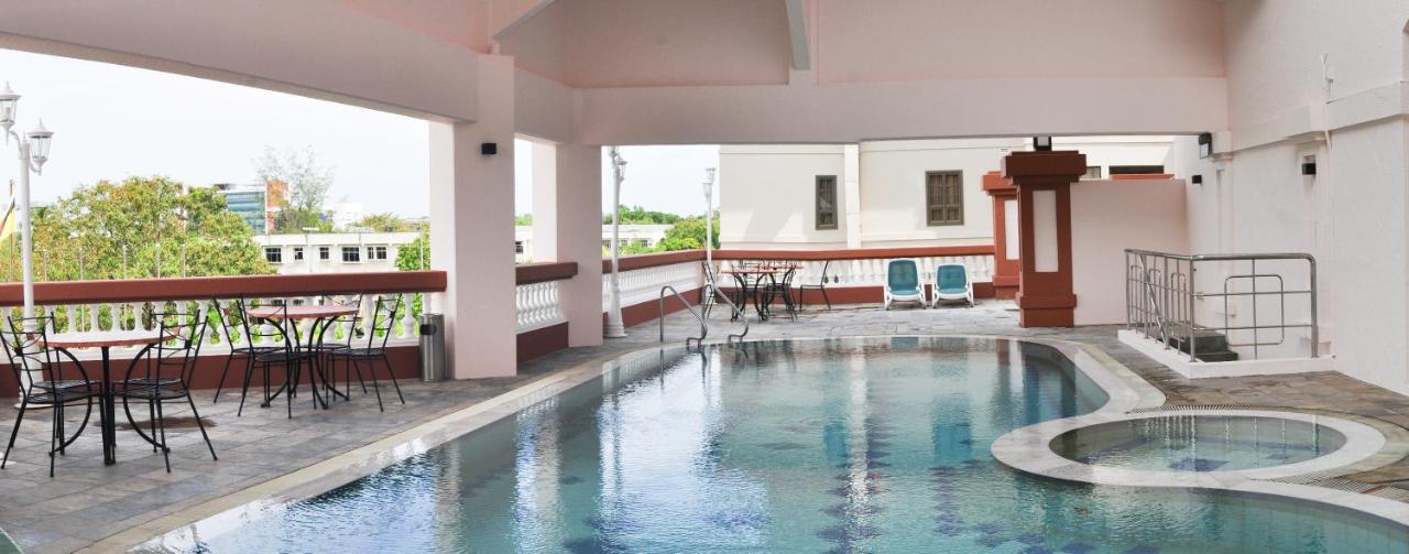 Mulia Hotel Bandar Seri Begawan Exterior photo